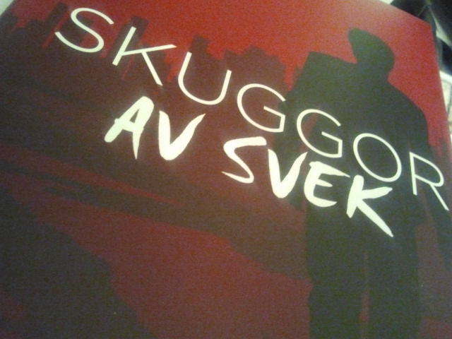 En av mina läsare i Sverige har skrivit en liten recension om Skuggor av svek.