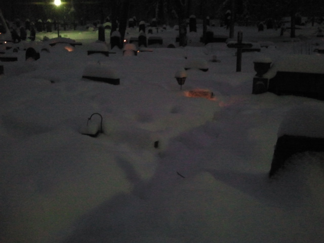 Gamla kyrkogården, julafton.