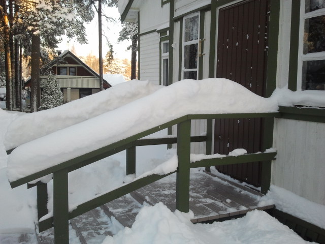 Har kommit mer snö än det här, men vi har med avsikt lämnat räcket oborstat.