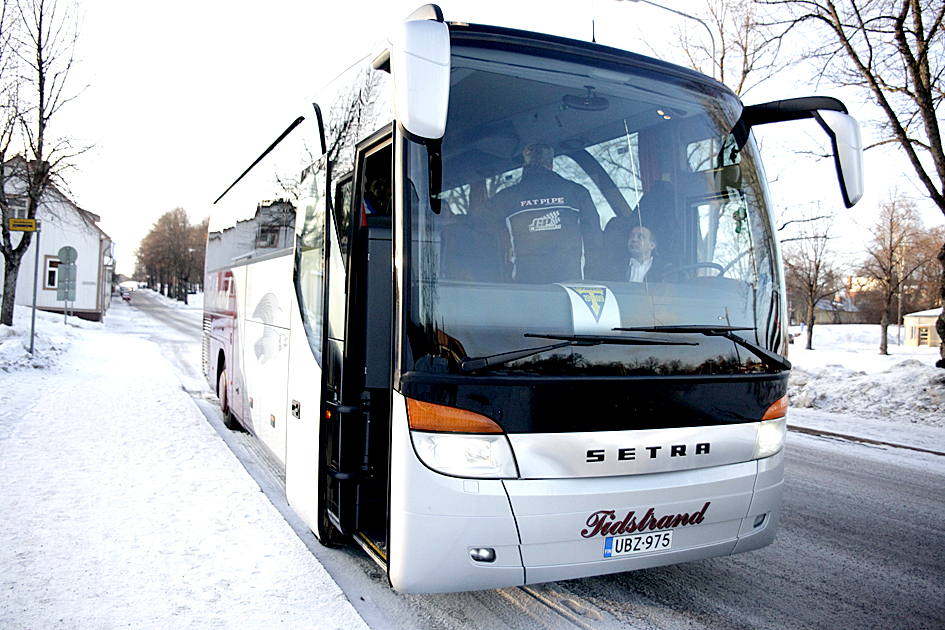 Tidstrands fina buss tog oss till Jyväskylä.
