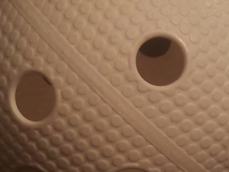 Innebandy står både mig och maken nära. Det är ett av våra största fritidsintressen, att åka land och rike runt som bänkidrottare, skribenter, fotografer.