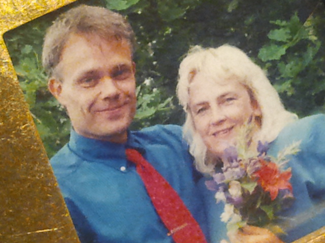 Ligger mig närmast hjärtat. Kärleken, min make, min bästa vän. Så här såg vi ut för snart femton år sedan, 4.7.1998 då vi gifte oss.