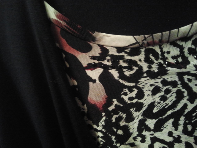 Blusen sitter fast i "tröjan".