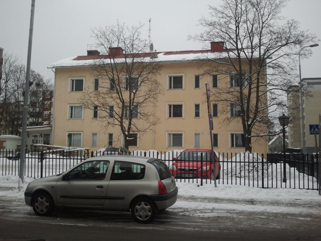 Och så här såg Hotel Homeland ut. Vi tror att det någon gång har varit ett vanligt bostadshus, men att det renoverats till lägenhetshotell.