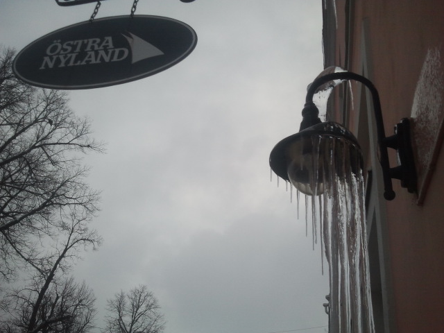 Lampan utanför mitt jobb har blivit ett litet konstverk.