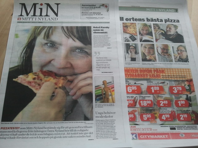 En omslagstjej är enligt svenska synonymlexikonet en pinuppa :-)