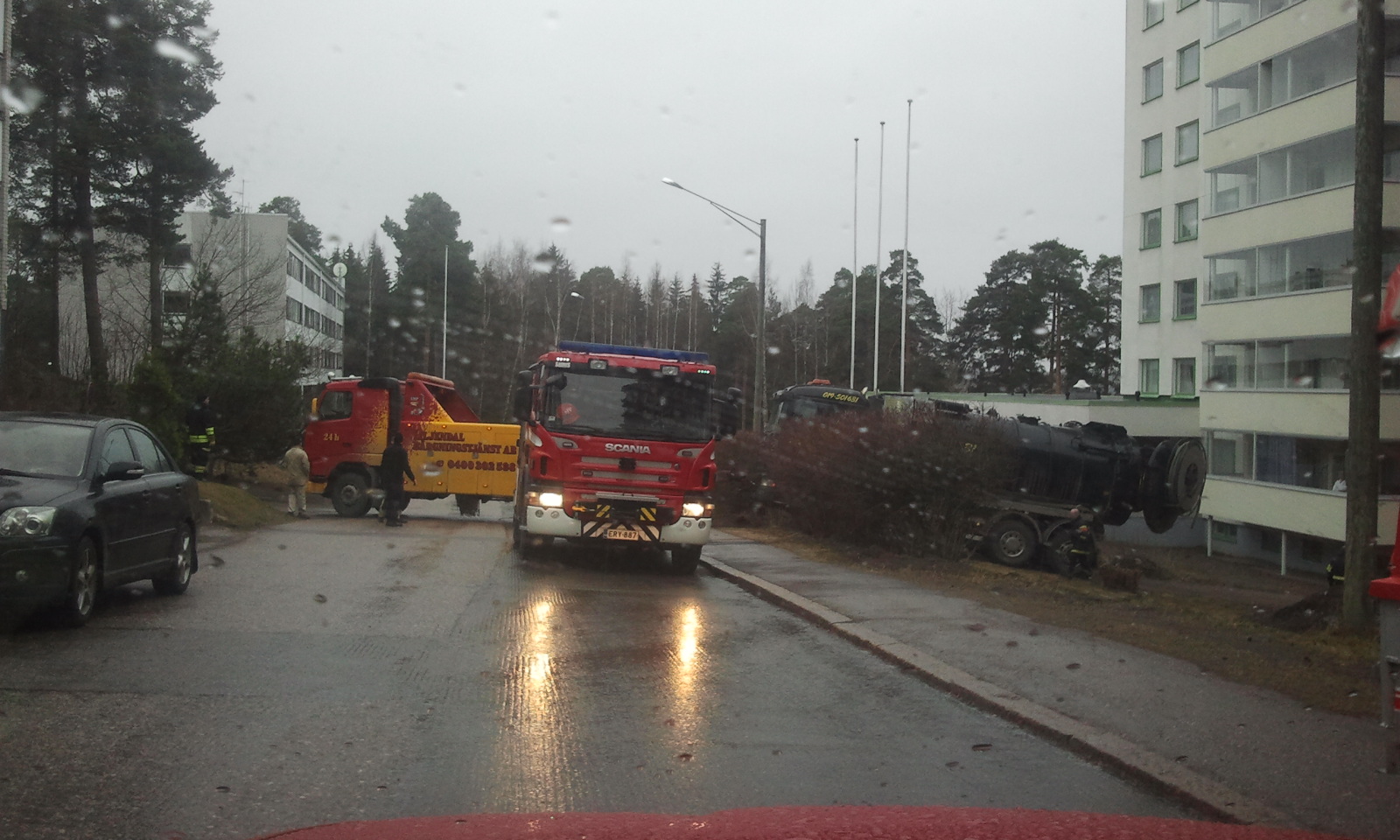 Bärgningsbilen och avloppsbilen.