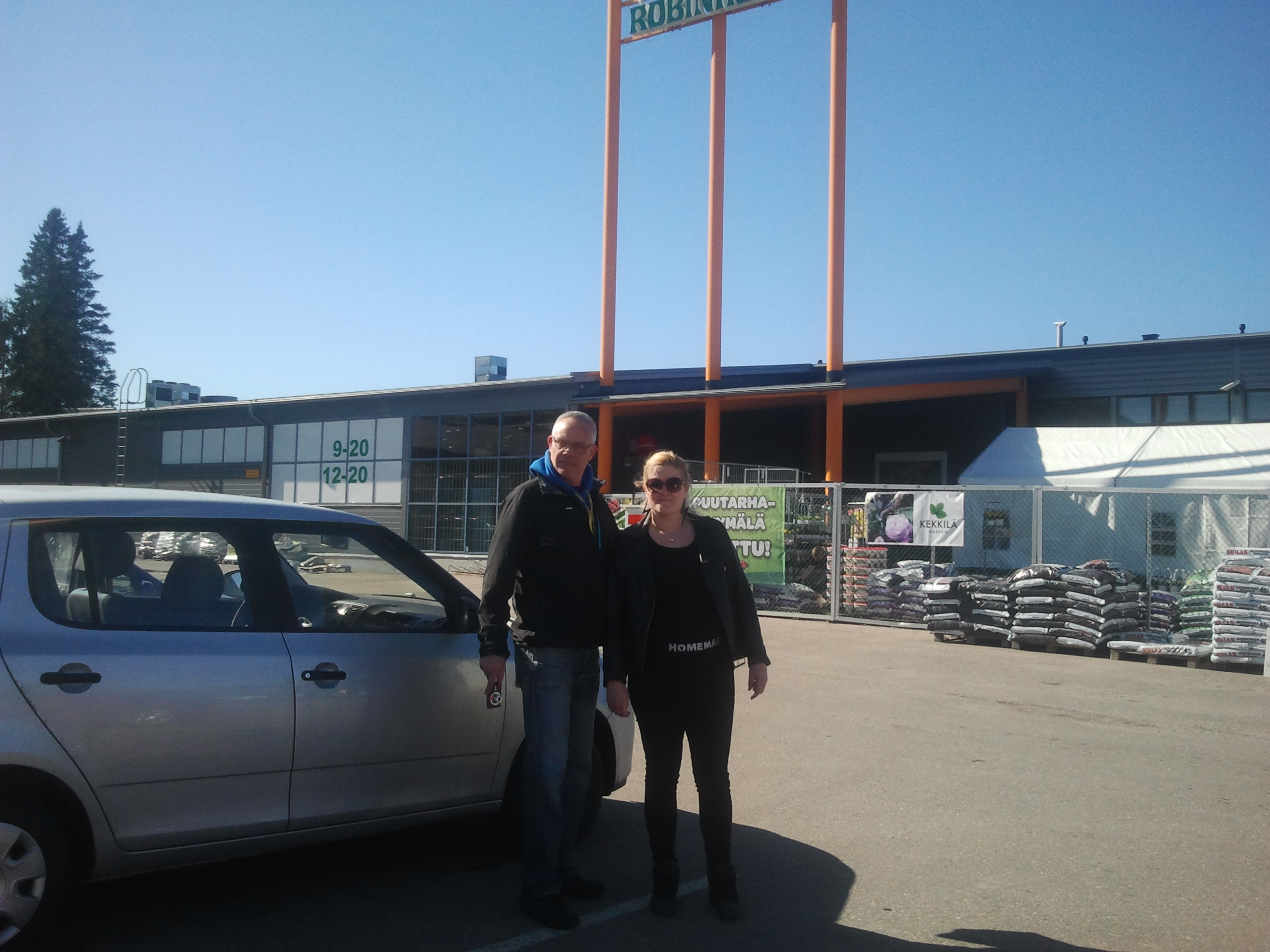 Far och dotter i Gammelby på väg till Robinhood.