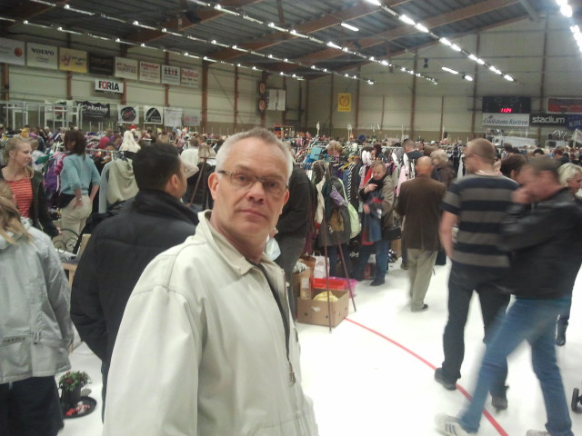 Ett par gånger i året arrangeras loppmarknad i ishallen. Massor av försäljare, trevlig stämning.