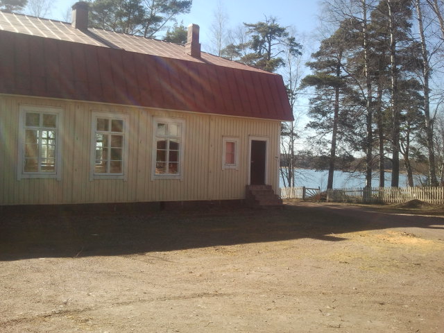 Föreningshus har vi gått om i trakten. Det här huset heter Ringborg och sköts om Skärgårdens Vänner i Strömfors rf.