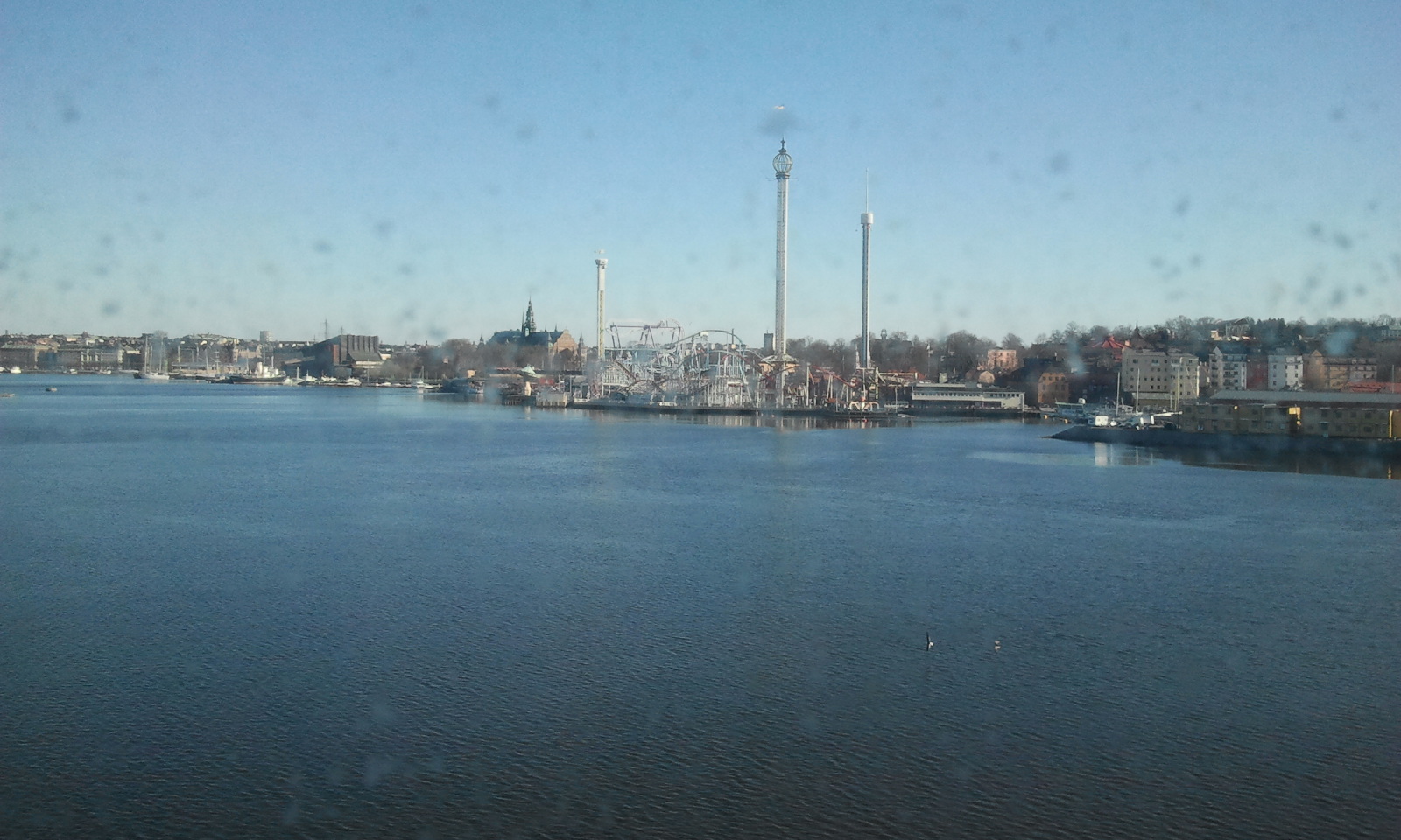 Tidigt på morgonen ligger Grace en dryg timme i Stockholm och där var det så här soligt på första maj. Kolla den nya attraktionen på Gröna Lund! Värsta största gunga, slänggungan Eclipse, dock inte i användning när fotot togs.