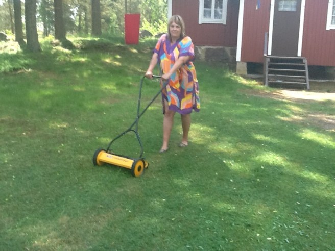 Vardagsmotion i en skön tunn klänning som havsvinden får tag i.