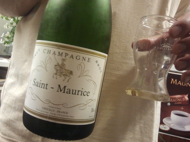 Riktigt champagne skulle det förstås vara och då kioskdagen var slut skålade vi i den.