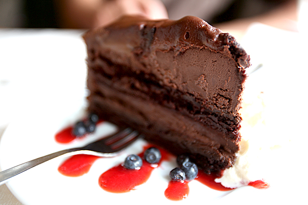 Den här kakan har jag visat bilder på tidigare. Nu dekorerad med säsongens bästa blåbär.