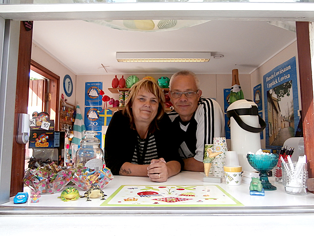 Vår gäst Magnus tog den här fina bilden på oss i kioskluckan.