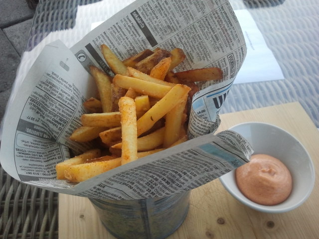 För att framkalla mer törst beställde vi in en portion potatis.