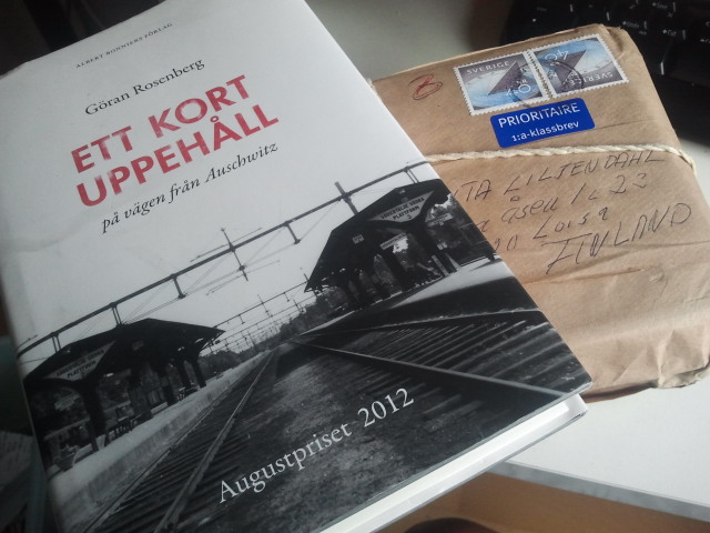 Det är bra att låta böcker hitta nya läsare. Jag vann tre på en blogg och har själv ibland lottat ut eller gett bort böcker.