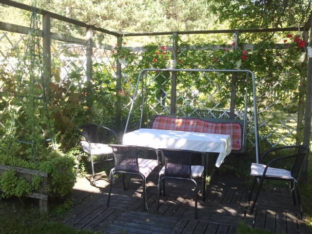 På gården finns några härliga viloplatser, det här är en av dem.