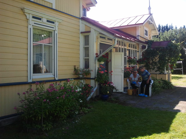 Villa Ekholm på Kretsgången 8 har varit i samma släkts ägo sedan slutet av 1800-talet. Här bor en dam som har mer än gröna fingrar. Gården är ett eldorado för trädgårdsvänner.