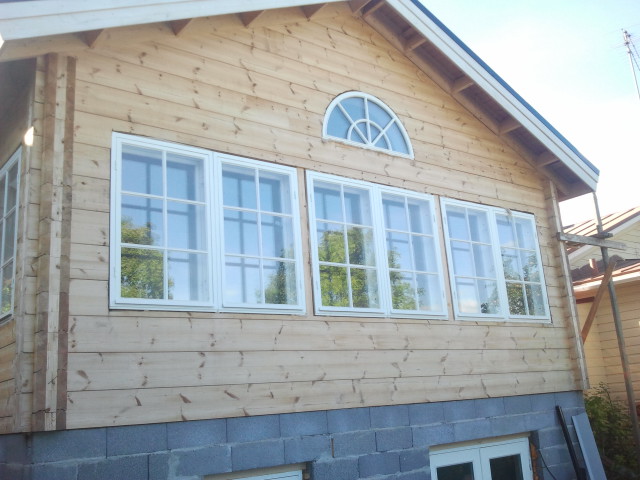 Den del av huset som vetter mot gården var i dåligt skick och här har familjen låtit bygga en ny del som passar ihop med den gamla.