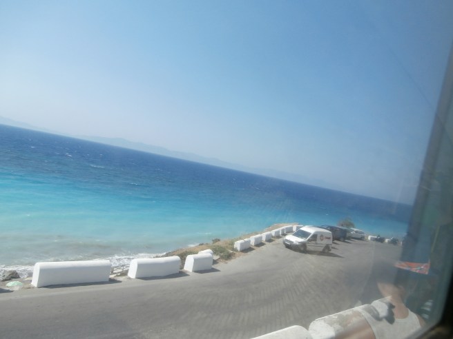 Vy från bussfönstret då vi kommer in mot Rodos stad.