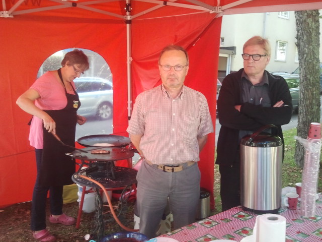 Även om de här männen ser lite bistra ut på bilden kan jag intyga att Henrik Mickels och Kenneth Hansson var glada.