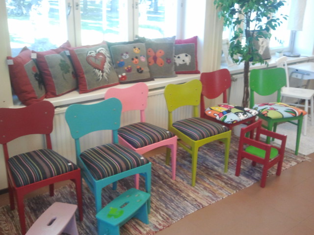 I gamla posten i korsningen av Brandensteinsgatan och Drottninggatan presenterar sig Pro Paja från Borgå och de tre sysselsättande verkstäderna Akseli, Lilla Petters Gård och Startverksamheten från Lovisa.