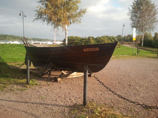 Hösten är här, båtarna har tagits upp på land. Men i dag var det fortfarande rätt soligt och varmt.