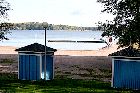 Den här vyn har jag visat ett antal gånger förr. Och säg mig, så höst som det är i dag ser det ut som om det var full sommar här. Älskar den här platsen.