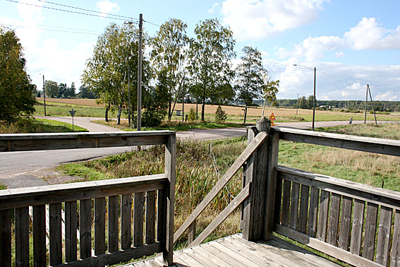 Utsikten åt andra hållet. Det finns ängar och åkrar åt alla håll, så det här är ett fint ställe för fågelskådare.