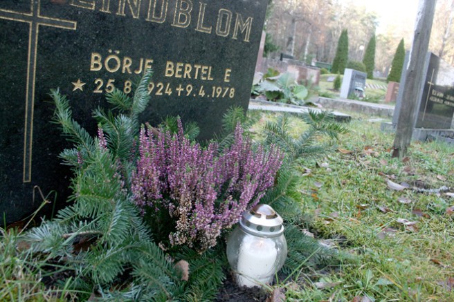 I dag är det fars dag. Jag var bara femton år när pappa dog och saknar honom mycket. Brukar prata lite här ibland och säger alltid "hej då" när jag går.