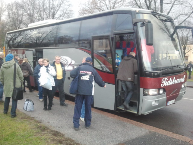 Klockan är 15 och Tors supportrar äntrar bussen för att ta sig till Villmanstrand i östra Finland. Där ska Tor möta NST i innebandyligan klockan 18.
