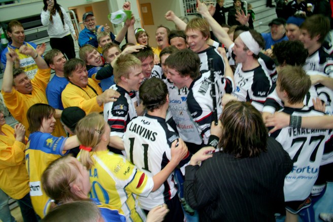 Våren 2010 utspelades de är glädjescenerna i Uleåborg när Tor avancerade till högsta serien i innebandyn.