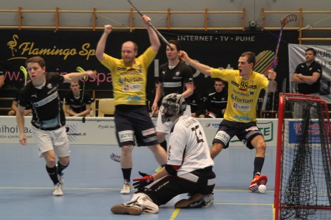 Här har Teemu Jaakkola gjort Tors första mål efter bara 53 sekunders spel.