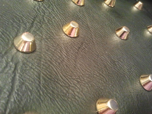 Sjutton nitar finns det på ena sidan av min nya plånbok.