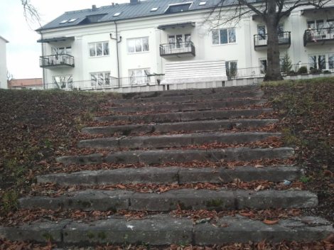 Ibland fotograferar jag toaletter. I Eskilstuna finns många fina trappor, som de här i en av parkerna vid ån.