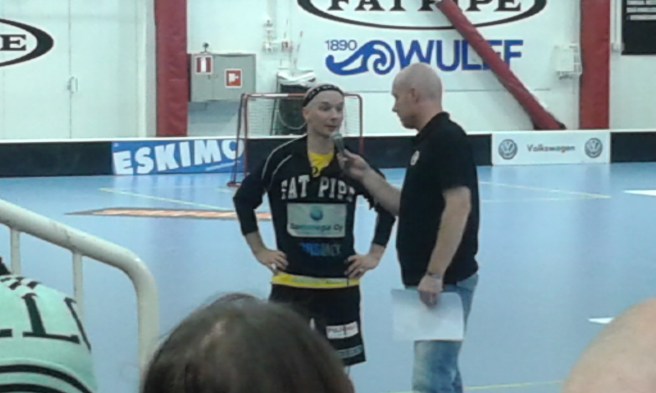 Tors Otto Moilanen intervjuas i första periodpausen.