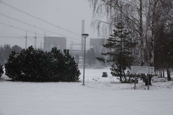 Mitt arbetsuppdrag i dag ledde mig till kärnkraftverket på Hästholmen. Eller egentligen till en mindre byggnad utanför områdets port, där presskonferenserna brukar hållas.