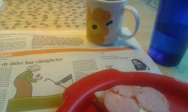 Dagen började med lång frukost. En skvätt kaffe, vatten, macka med korv från Sverige. Alspånsrökt cognacsmedwurst.