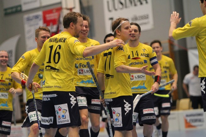 Sex gånger fick Tor fira sina mål men finska mästarna var ändå bättre och vann slutligen 13-6. Foto: Benny Liljendahl