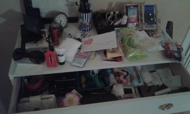 Allt möjligt sparar man i byrålådor...