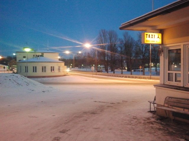 Här står jag och väntar på en taxi.