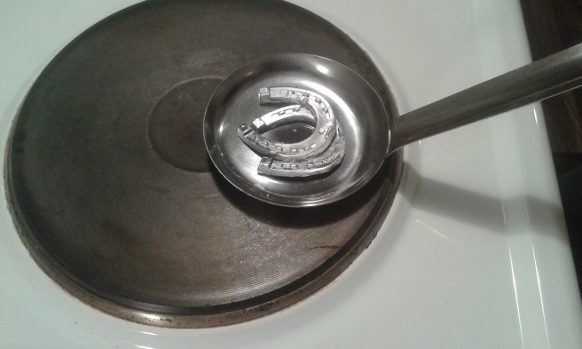 Det dröjde ett tag innan plattan blev varm och tennet smalt.