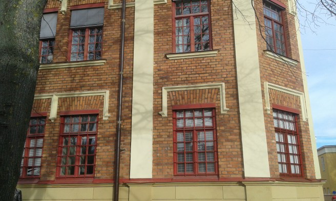 Ett av många hus vid Tegelbruksgatan i Eskilstuna.