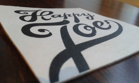 Enkelt och fint glasunderlag, tycker jag.