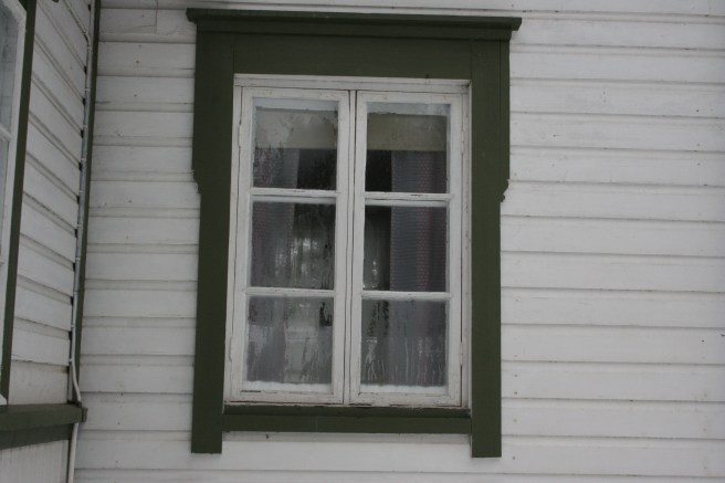 Ett ganska traditionellt fönster men gammaldags enkelt och fint. Ett av fönstren på karaktärshuset vi kallar Vita Huset.