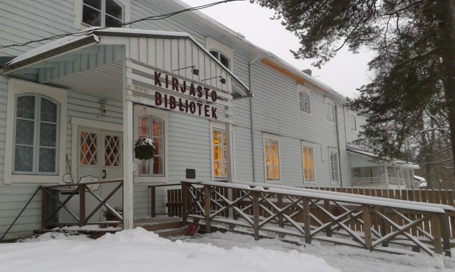 Det finns så många vackra hus där jag bor, eller i närheten av Lovisa. Det här är grannkommunen Lappträsks bibliotek.