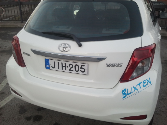 ... men så här kritvit är Blixten på riktigt.