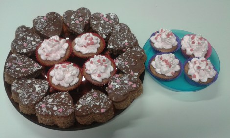 Kollegan Anna och hennes tvillingflickor har bakat de här kakorna.