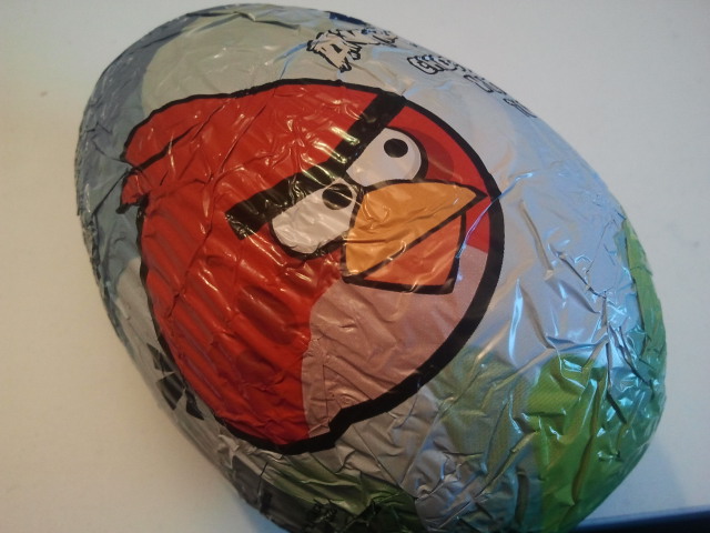 Man kan ju bli arg med mindre och bäst är det att äta påskägget nu för vem vet om man överlever i den här stan...